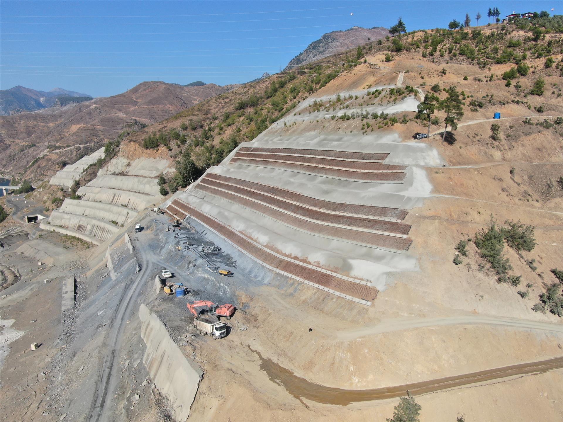 (Adana - Kozan) Ayr. Mansurlu 6. bl.hd yolu km:44+052,695 arası toprak işleri, sanat yapıları, köprü ve üst yapı yapım ve onarım inşaat işi