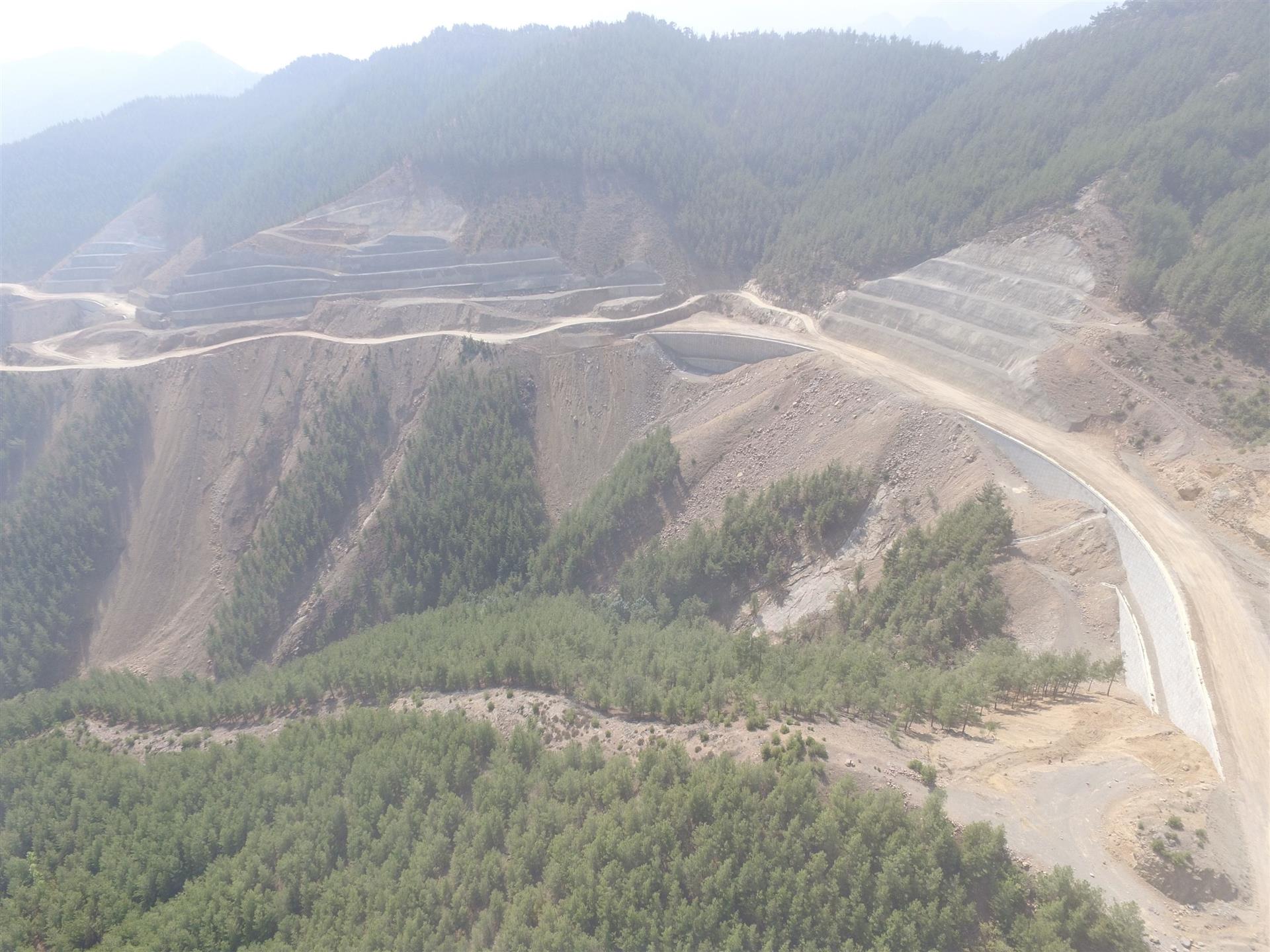 (Adana - Kozan) Ayr. Mansurlu yolu km:37+500-39+350 arasında meydana gelen heyelanların ıslahı ve km:37+400 - 40+950 arası toprak işleri, sanat yapıları ve üstyapı işleri yapım işi