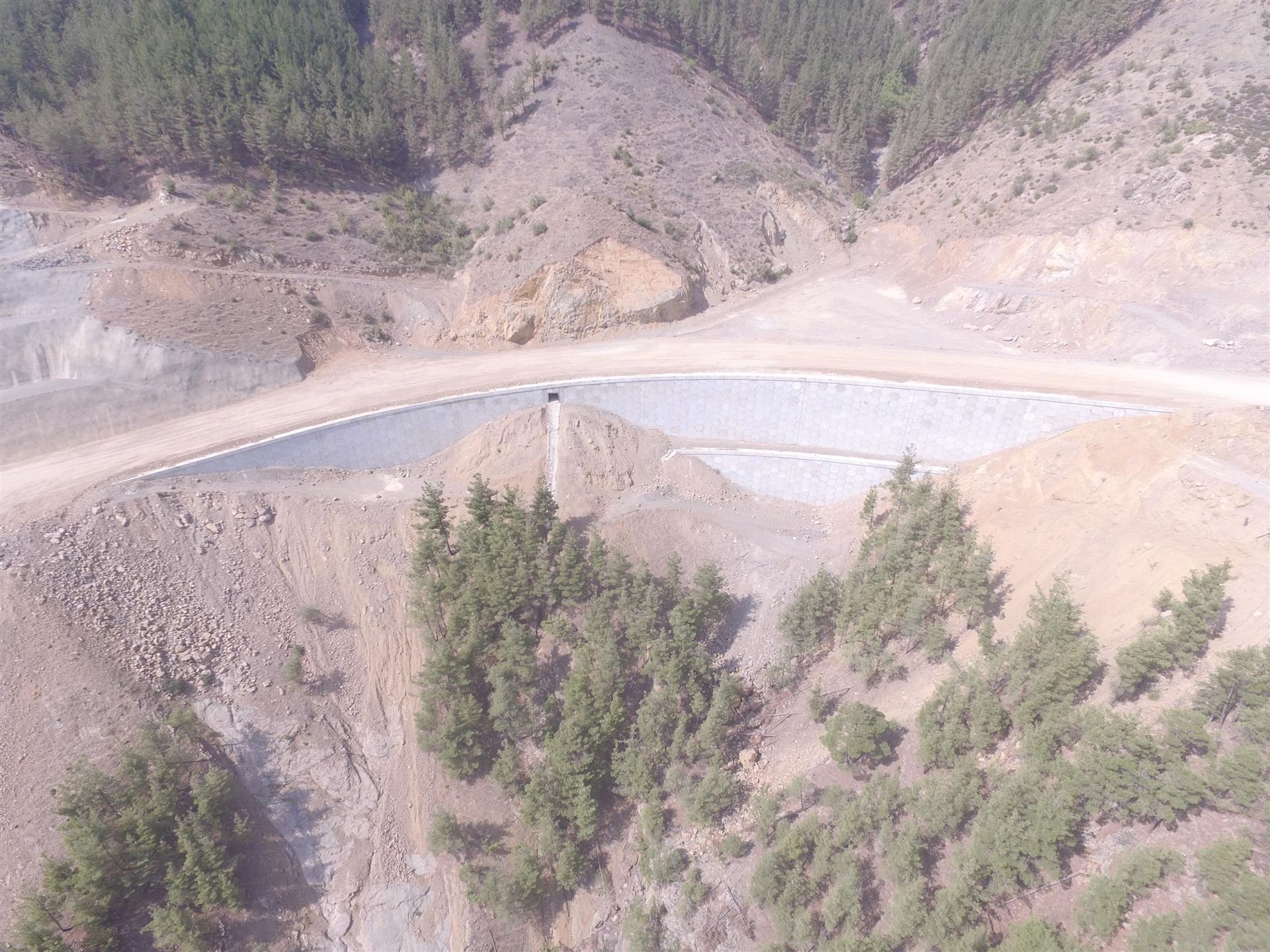 (Adana - Kozan) Ayr. Mansurlu yolu km:37+500-39+350 arasında meydana gelen heyelanların ıslahı ve km:37+400 - 40+950 arası toprak işleri, sanat yapıları ve üstyapı işleri yapım işi