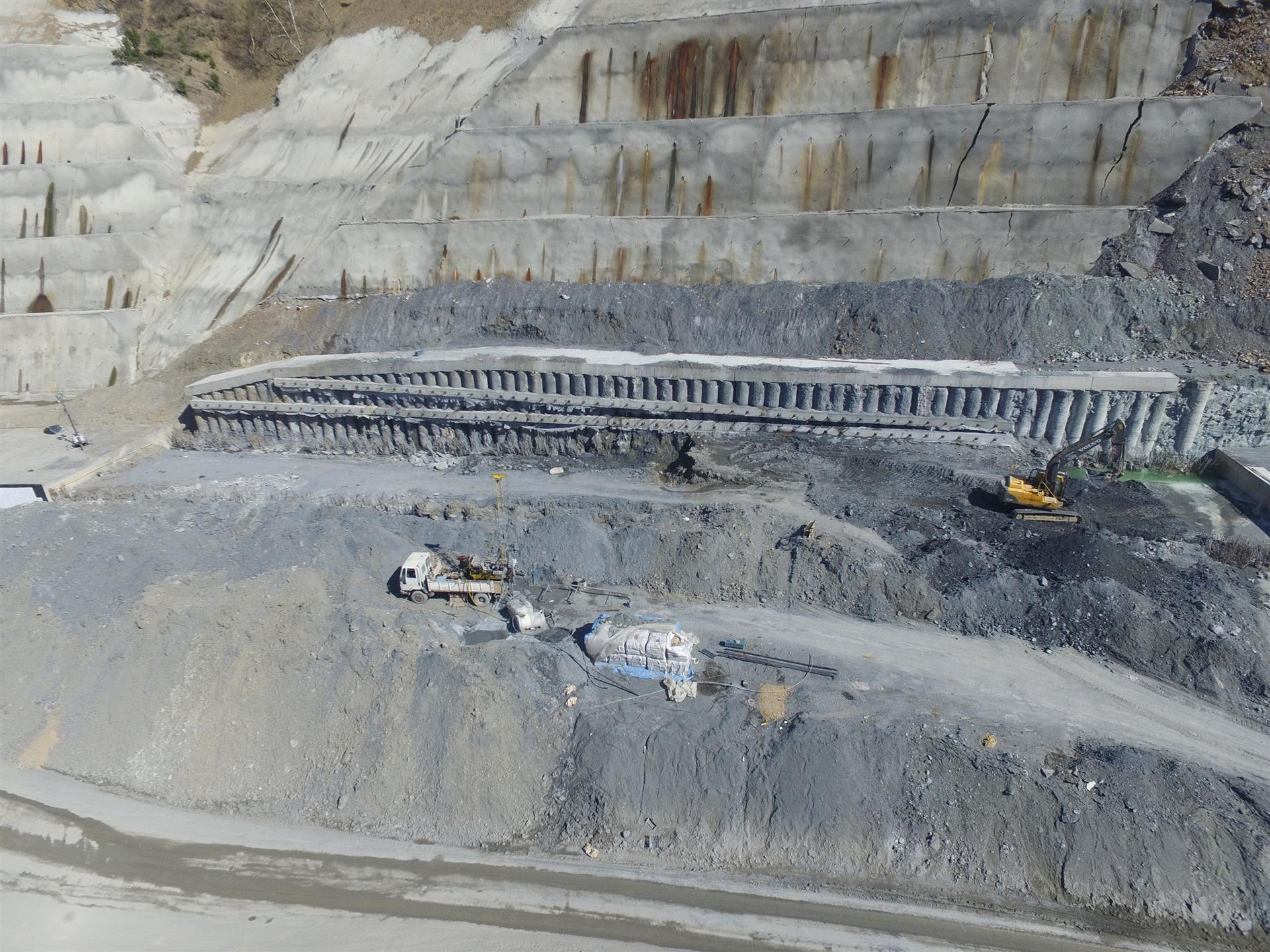 (Adana - Kozan) Ayr. Mansurlu yolu km:37+500-39+350 arasında meydana gelen heyelanların ıslahı ve km:37+400 - 40+950 arası toprak işleri, sanat yapıları ve üstyapı işleri yapım işi