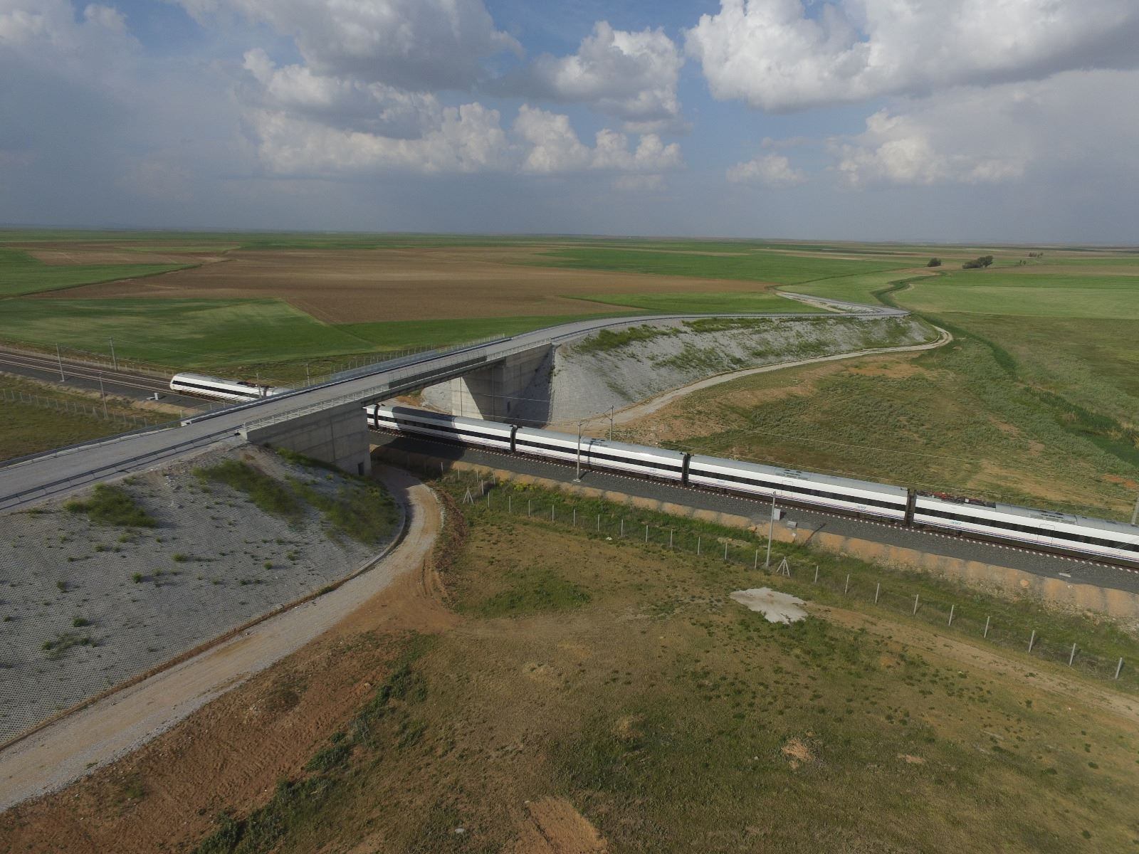 Ankara (Polatlı) - Konya yüksek hızlı tren hattı 6 adet karayolu üstgeçit yapım işi
