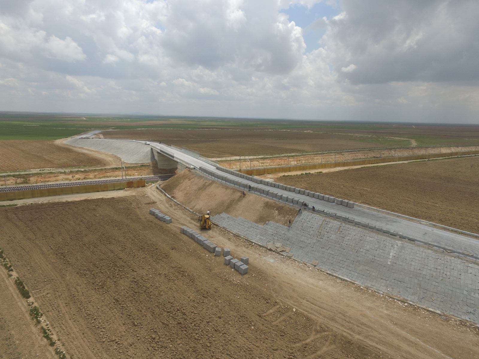 Ankara (Polatlı) - Konya yüksek hızlı tren hattı 6 adet karayolu üstgeçit yapım işi