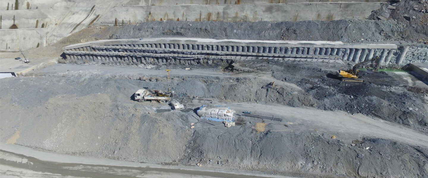 (Adana - Kozan) Ayr. Mansurlu yolu km:37+500-39+350 arasında meydana gelen heyelanların ıslahı ve km:37+400 - 40+950 arası toprak işleri, sanat yapıları ve üstyapı işleri yapım işi